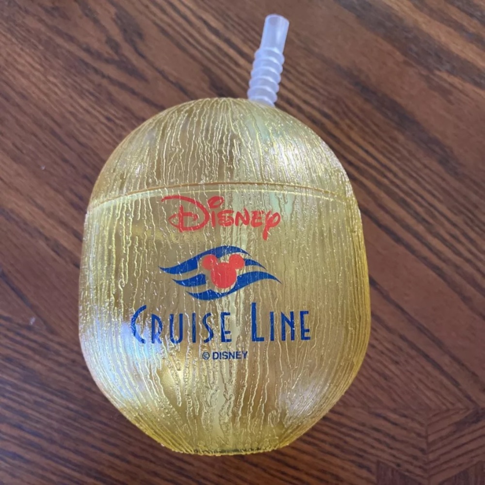 Disney Cruise Line Coconut Mug Cup With Lid And straw Yellow